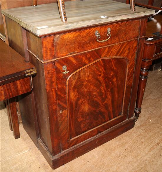 Mahogany cabinet with a faux marble top(-)